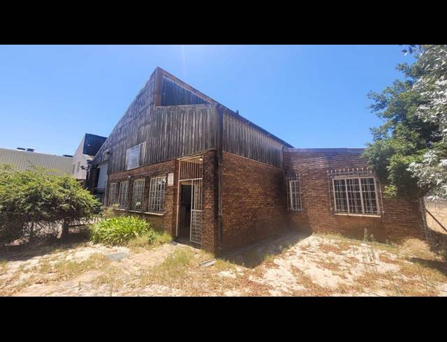 650M² WAREHOUSE TO LET IN ATLANTIS CENTRAL